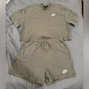 Nike Olive Green T-Shirt and Shorts Set in Small